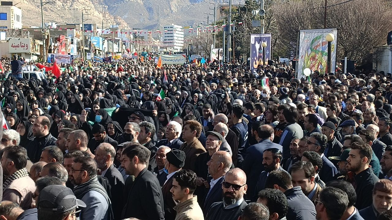 حضور پرشور مردم ایلام در راهپیمایی ۲۲ بهمن + تصاویر