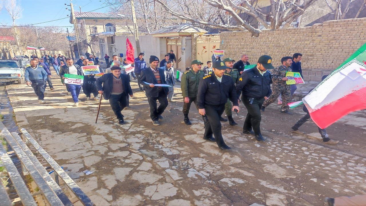 مراسم راهپیمایی چهل و پنجمین سالگرد پیروزی انقلاب اسلامی در روستای توآباد + فیلم و تصاویر