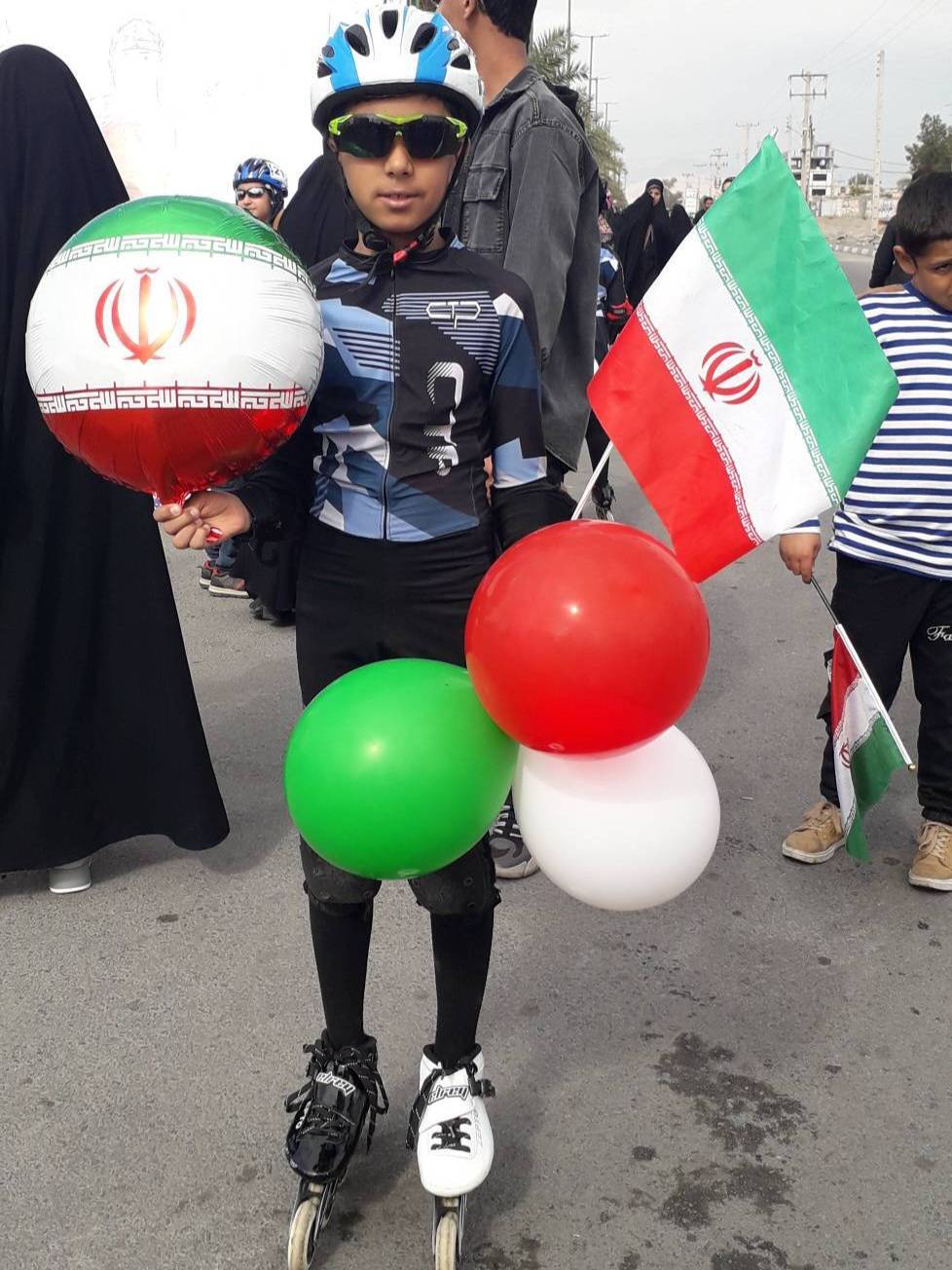 شهرستان های استان کرمان برای راهپیمایی پیروزی انقلاب سنگ تمام گذاشتند+عکس