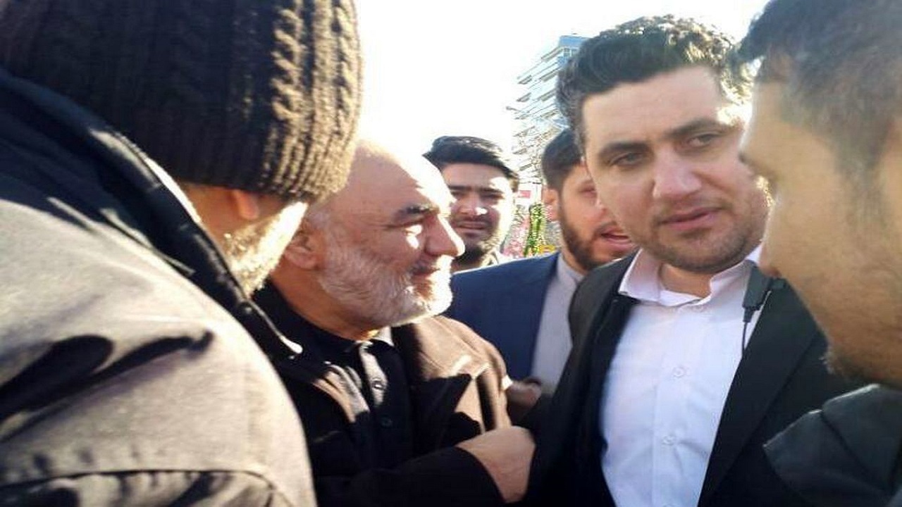 سلفی جوانان با فرمانده کل سپاه در راهپیمایی ۲۲ بهمن