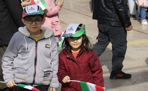 حماسه آفرینی قمیها در راهپیمایی ۲۲ بهمن حماسه آفرینی قمیها در راهپیمایی ۲۲ بهمن