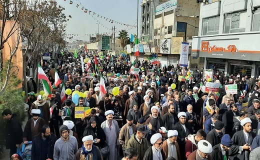 حماسه آفرینی قمیها در راهپیمایی ۲۲ بهمن حماسه آفرینی قمیها در راهپیمایی ۲۲ بهمن