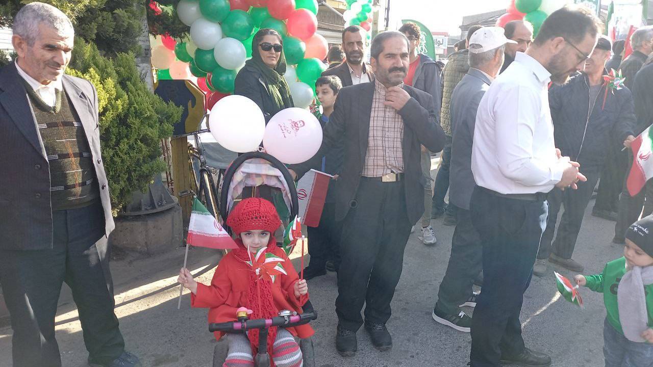 حضور کودکان در مراسم راهپیمایی 22 بهمن