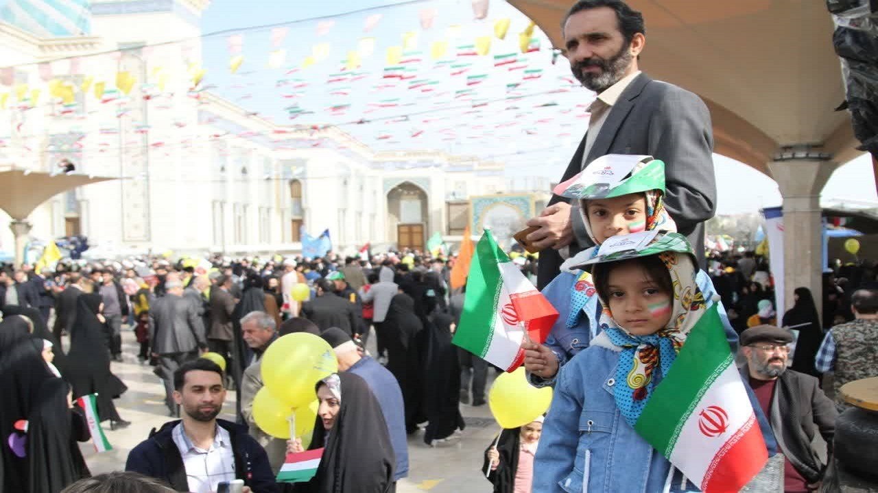 شکوه عزم و اراده ملتی شورآفرین در بهار انقلاب ۱۴۰۲/حرکت حماسه ساز مردم خاستگاه انقلاب +تصاویر