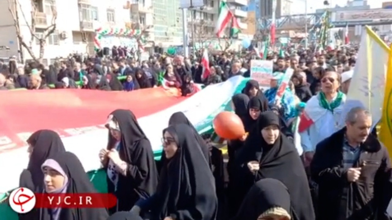 حمل طولانی‌ترین پرچم سه رنگ جمهوری اسلامی ایران