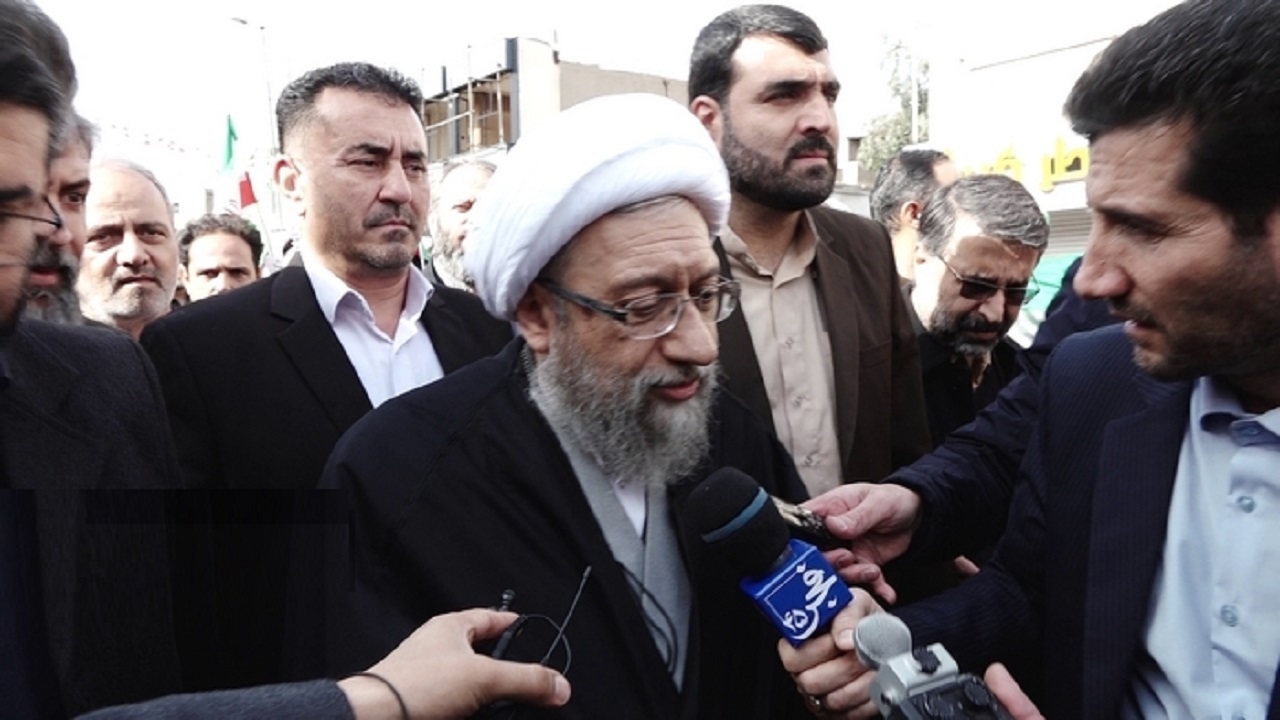 مردم با وجود مشکلات، پای اصل نظام ایستاده اند