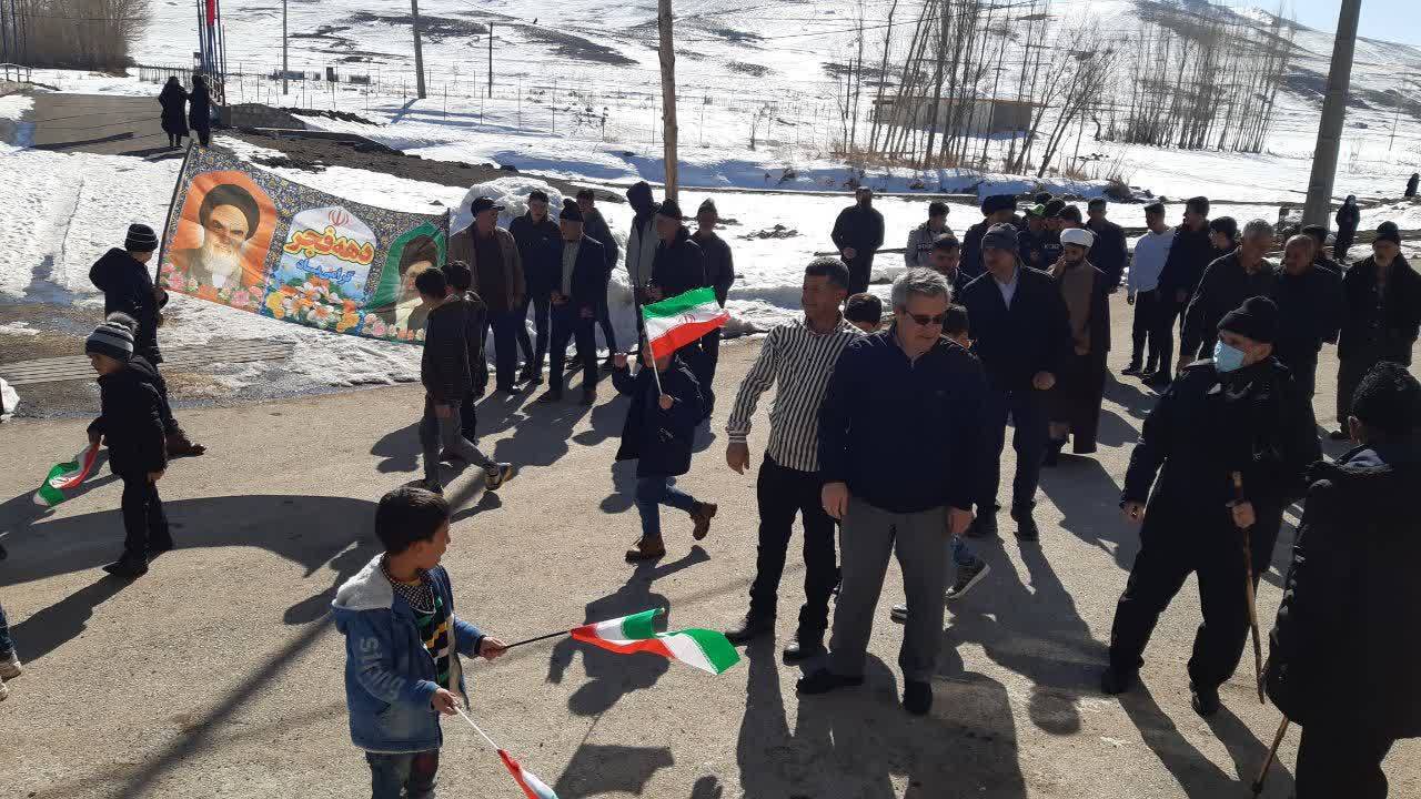مراسم یوم الله دهه فجر در روستای خانقاه بفراجرد