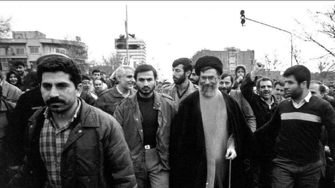 روایت آیت‌الله خامنه‌ای از لحظه اعلام پیروزی انقلاب + فیلم