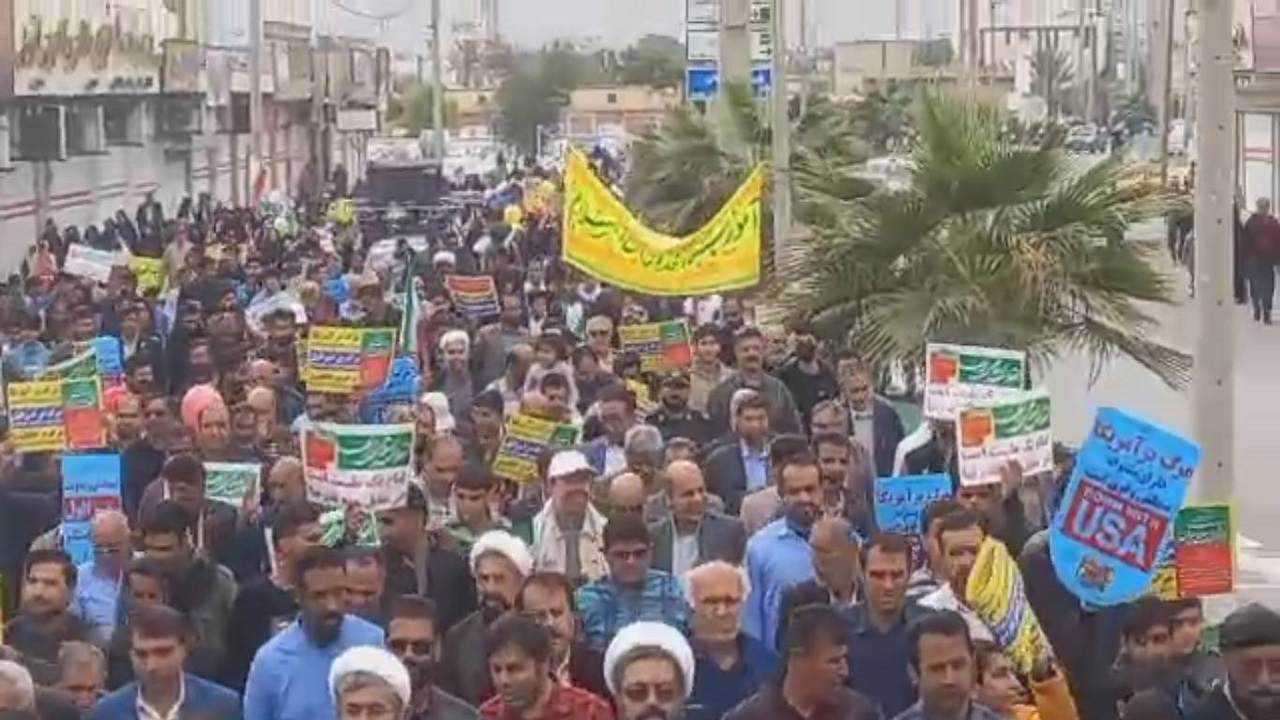 صف آرایی مردم بخش اشکنان لامرد در مراسم یوم الله ۲۲ بهمن + فیلم