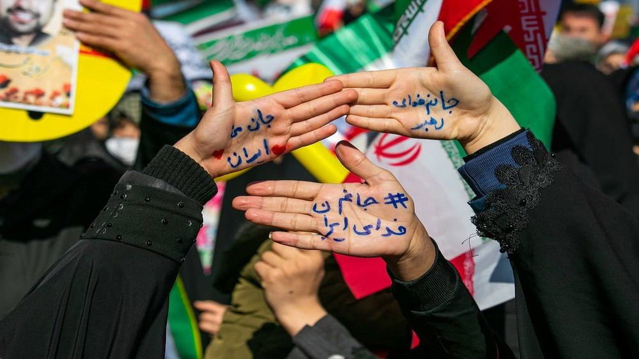 نمایش اتحاد ملی در راهپیمایی روستا‌های استان سمنان