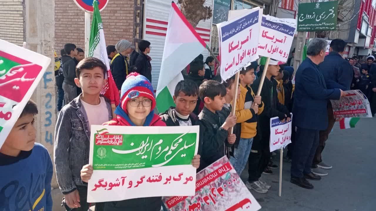 چهاربرجی‌ها با حضور در راهپیمایی بهار انقلاب را جشن گرفتند + تصاویر