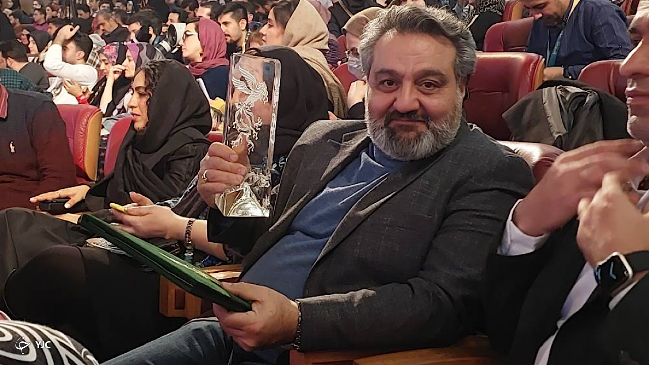 داریوش یاری
