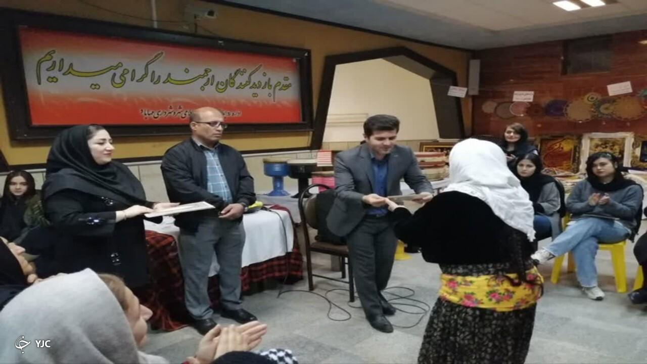 نمایشگاه صنایع‌دستی مهاباد به کار خود پایان داد