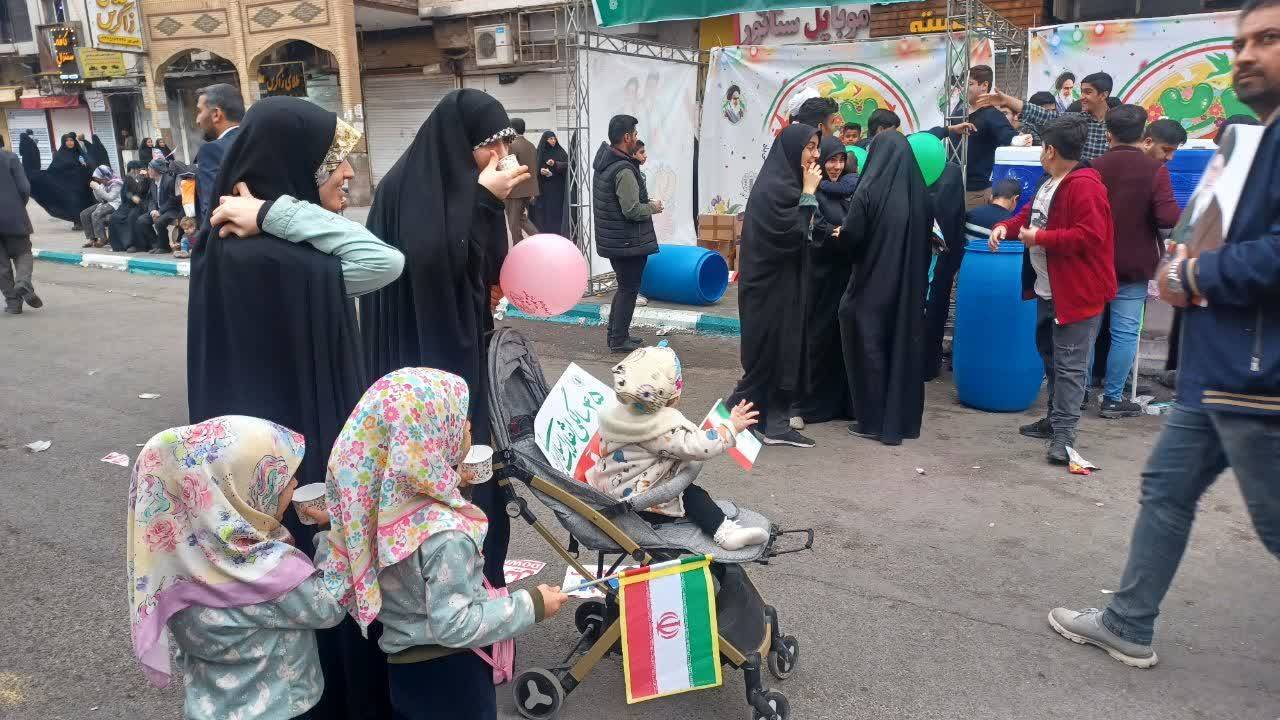 حضور کودکان در مراسم 22 بهمن