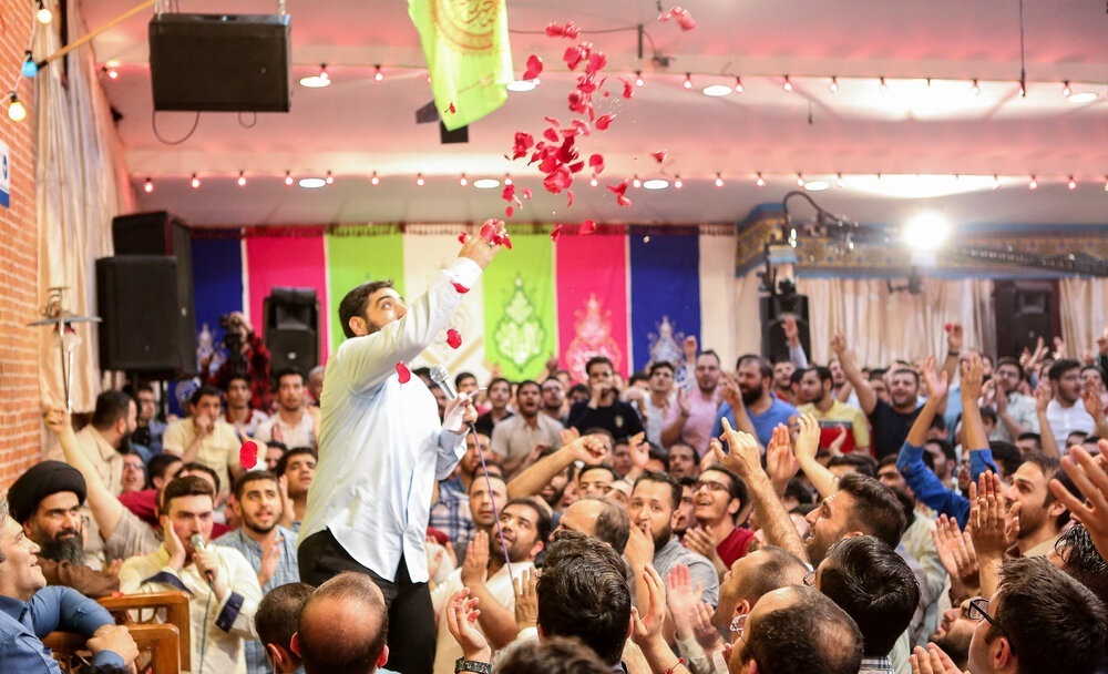 مولودی خوانی در اعیاد شعبانیه مولودی خوانی در اعیاد شعبانیه
