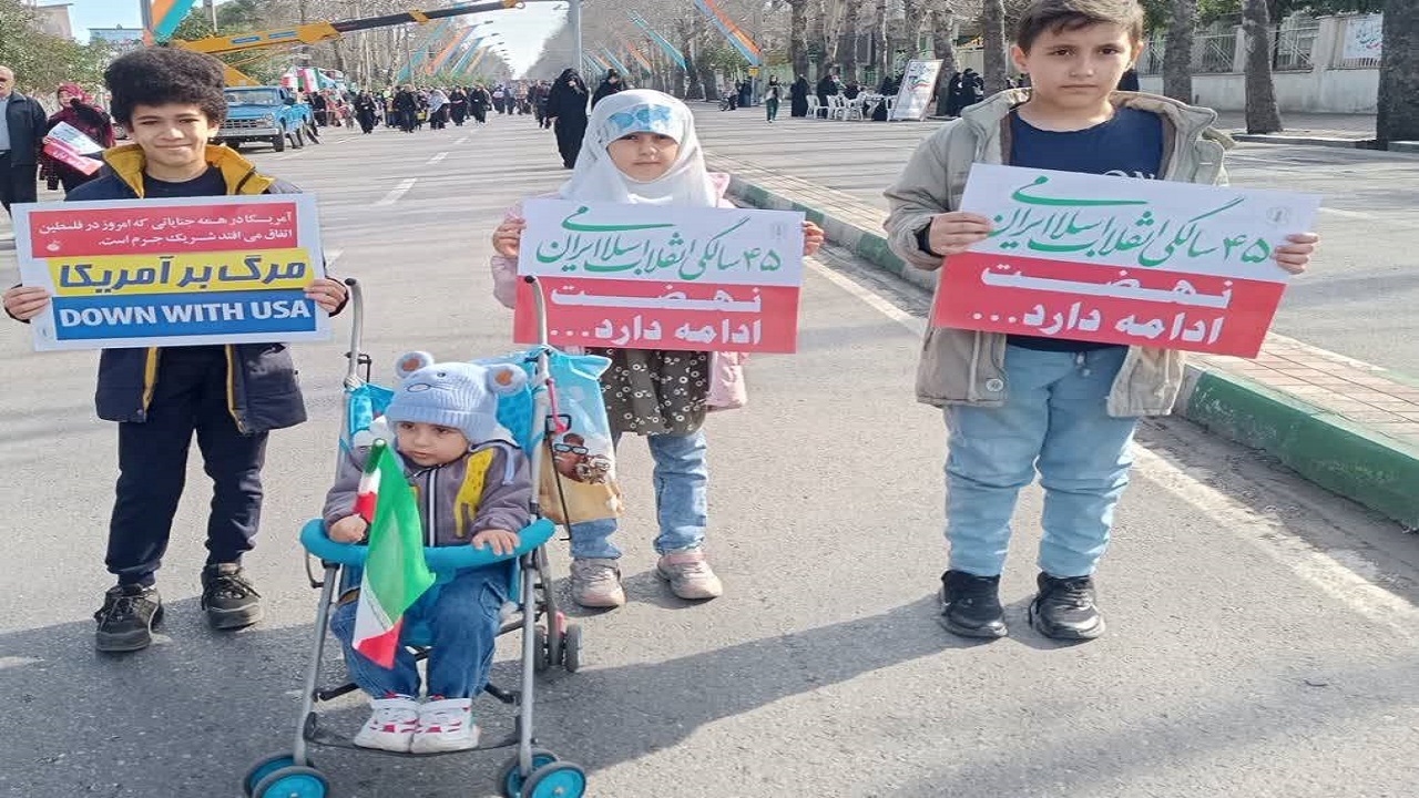 حضور کودکان در مراسم راهپیمایی گرگان + تصاویر