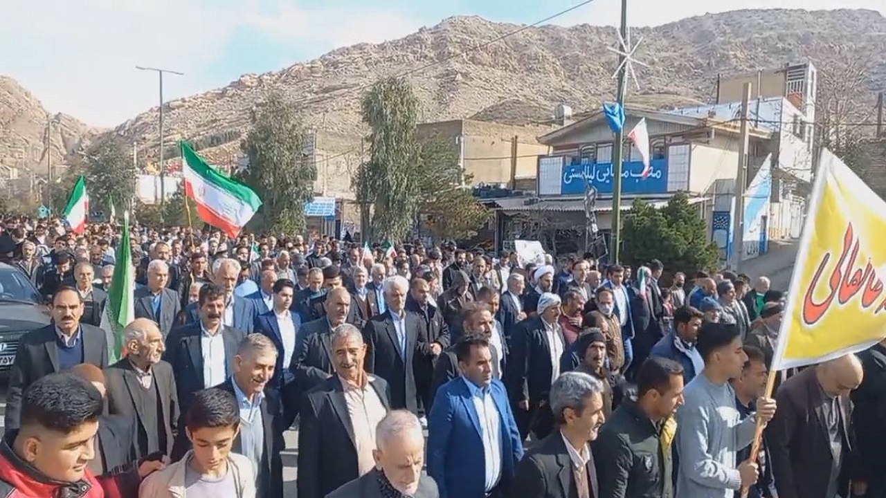 قابی خاطره انگیز از مراسم ۲۲ بهمن ماه در معمولان + فیلم