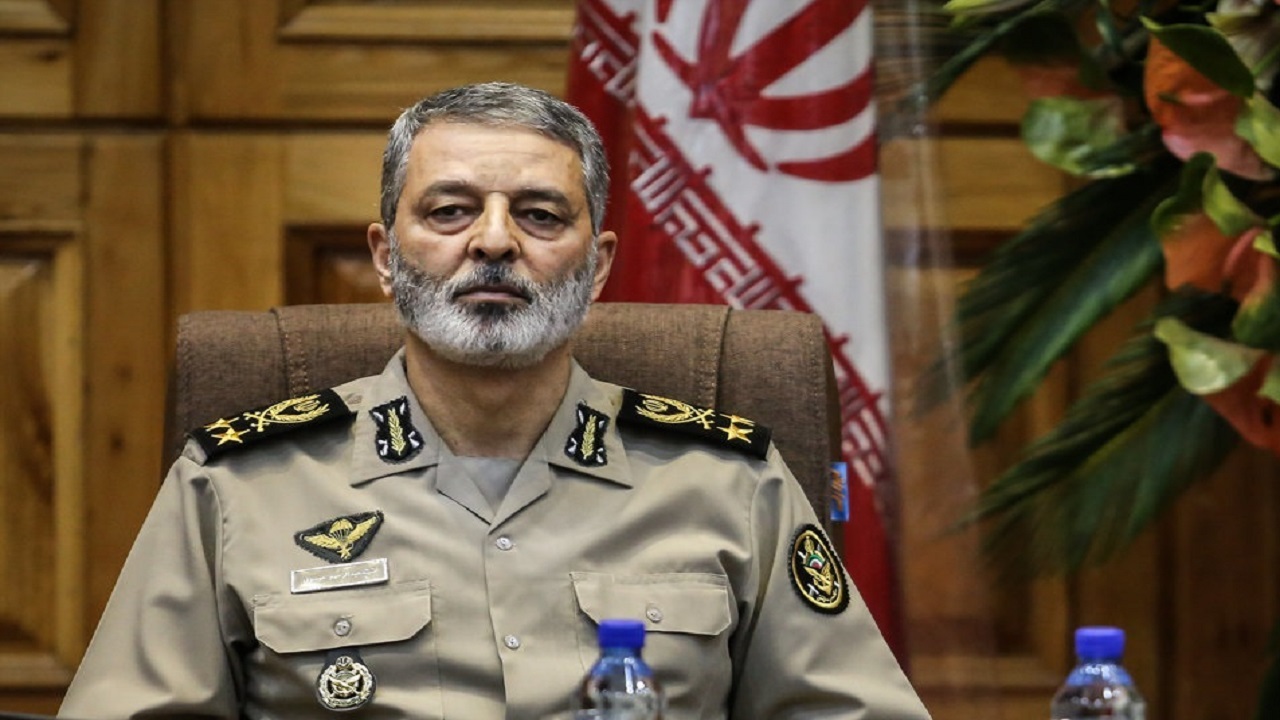 فرمانده کل ارتش روز پاسدار را تبریک گفت
