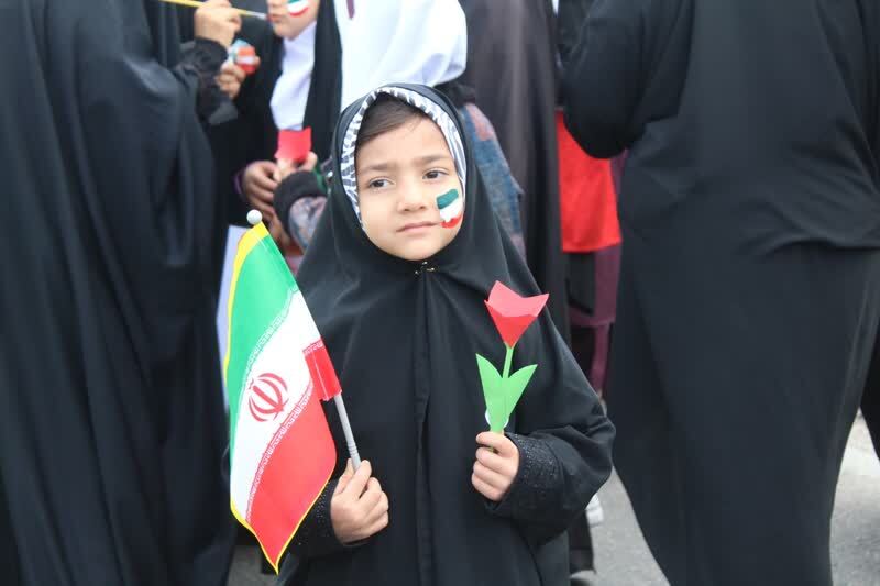حضور دختران در راهپیمایی