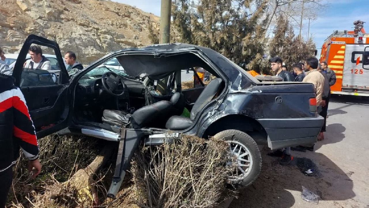 امدادرسانی به ۲ مصدوم در حادثه رانندگی