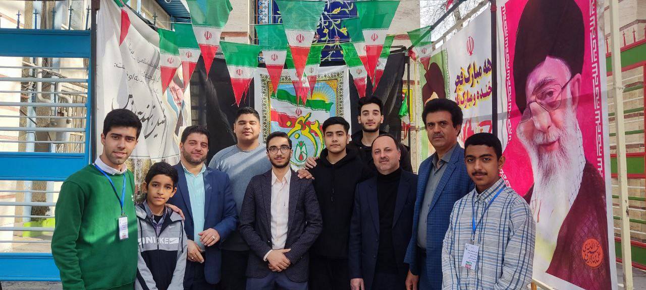 دانش آموزان در 22 بهمن