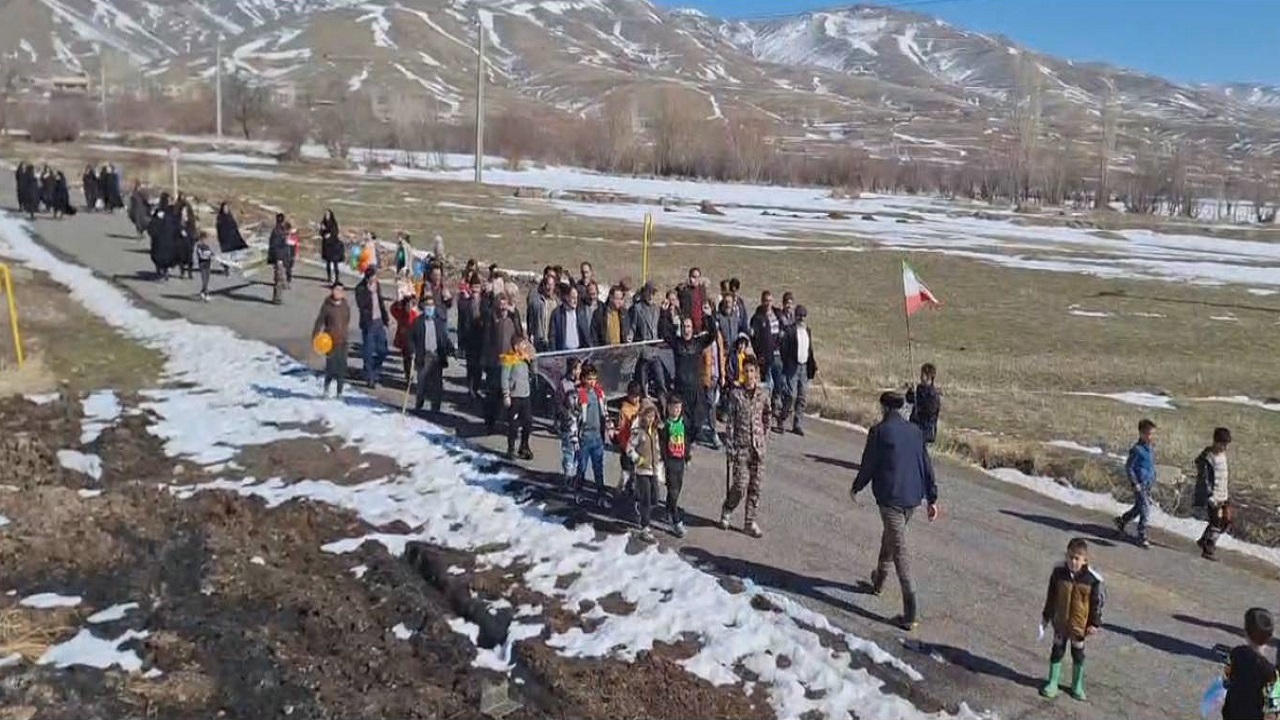 جشن یوم الله ۲۲ بهمن در روستای حلمسی به روایت شهروندخبرنگار