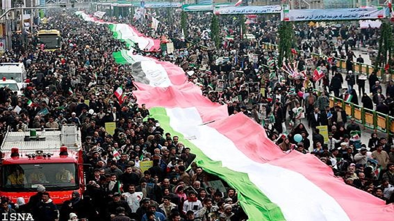 یوم الله ۲۲ بهمن از نگاه کودکان اسفراینی در مراسم راهپیمایی + فیلم