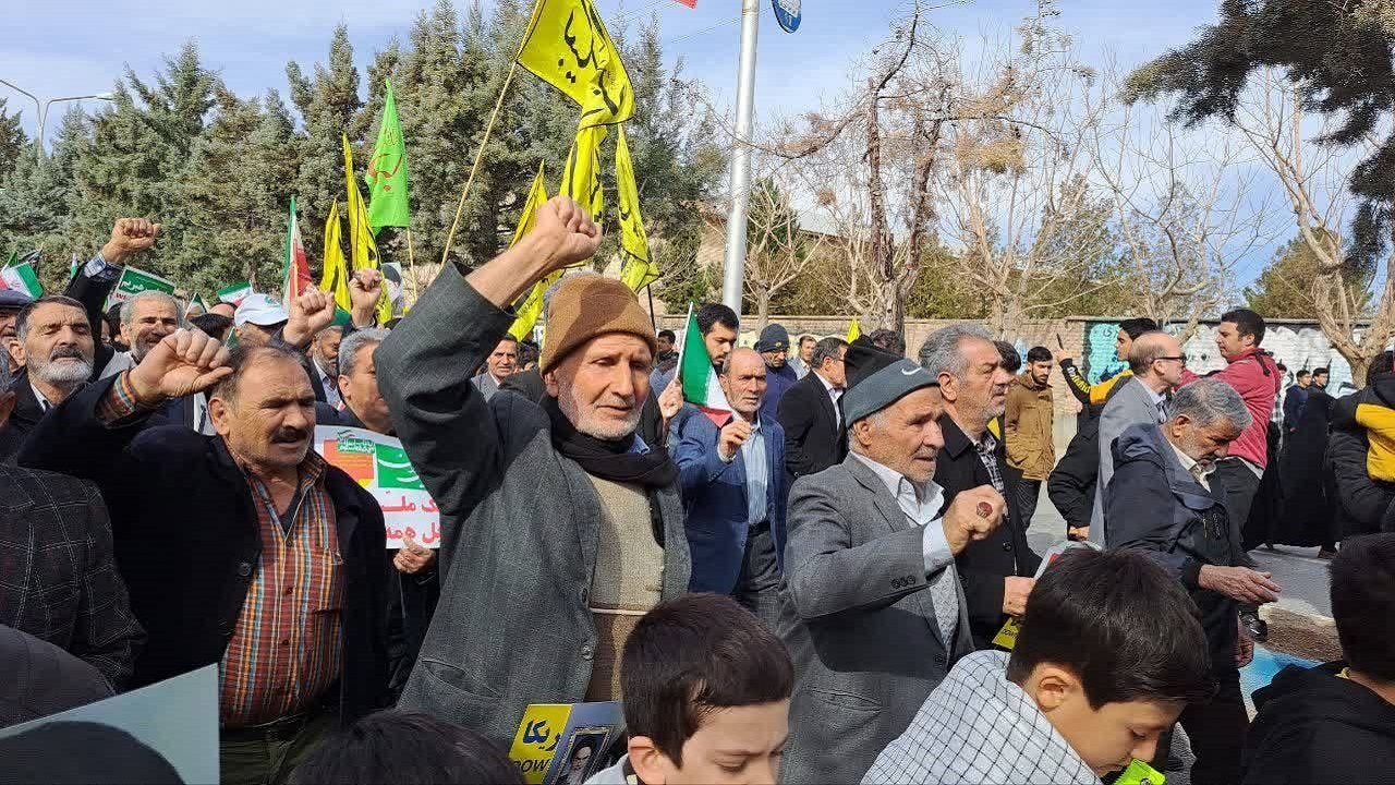 نگاهی به راهپیمایی ۲۲ بهمن ۱۴۰۲ داورزن از لنز دوربین شهروند خبرنگار