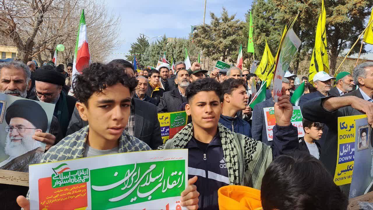 حضور نوجوانان در راهپیمایی