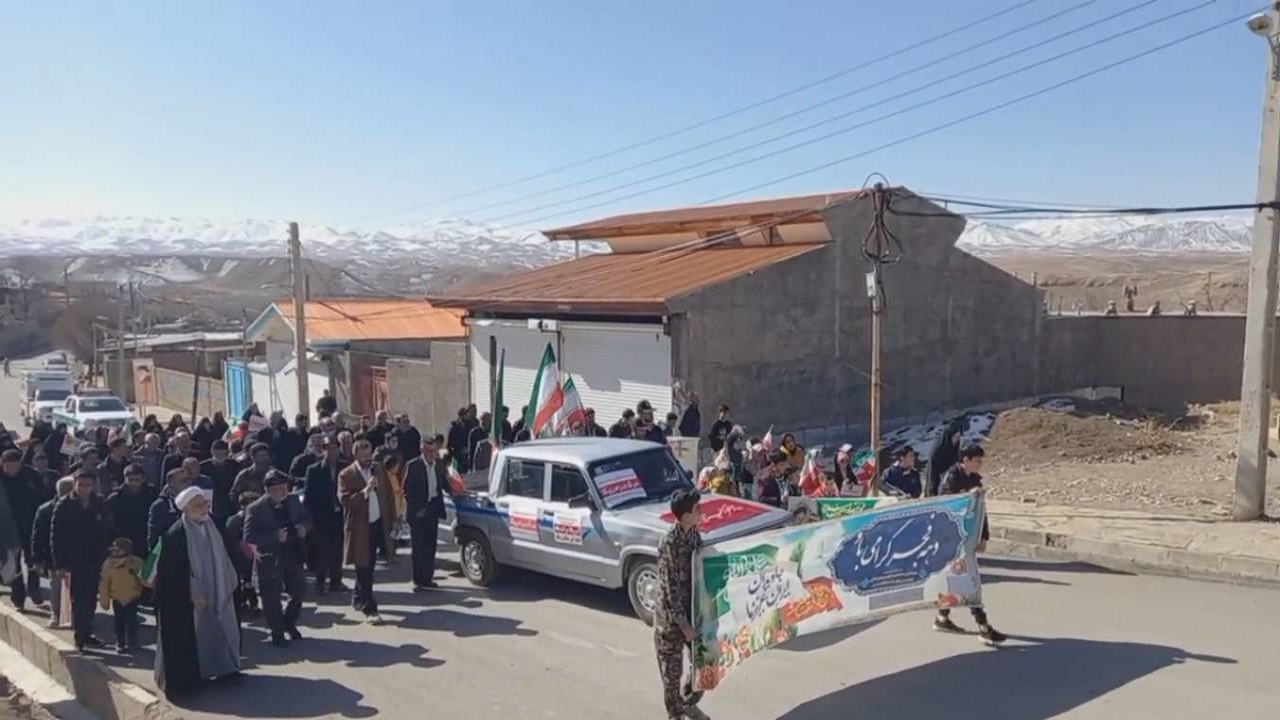 حضور حماسی اهالی روستای کلنجین در مراسم ۴۵ سالگی انقلاب + فیلم