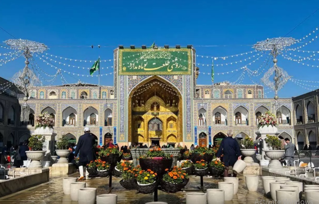 جشن گل و نور در حرم امام هشتم (ع)