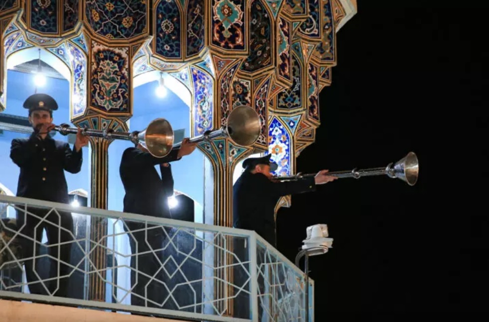 جشن گل و نور در حرم امام هشتم (ع)