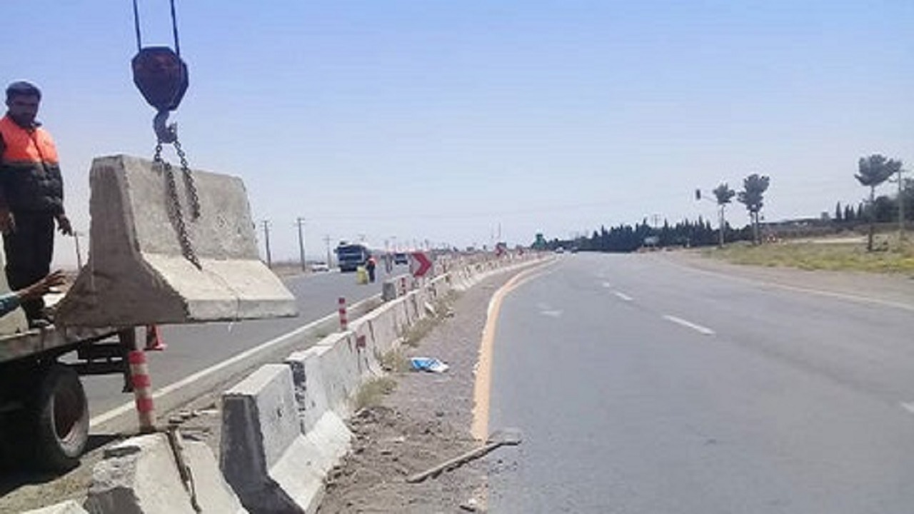 نصب ۱۸ کیلومتر حفاظ میانی در جاده‌های استان همدان