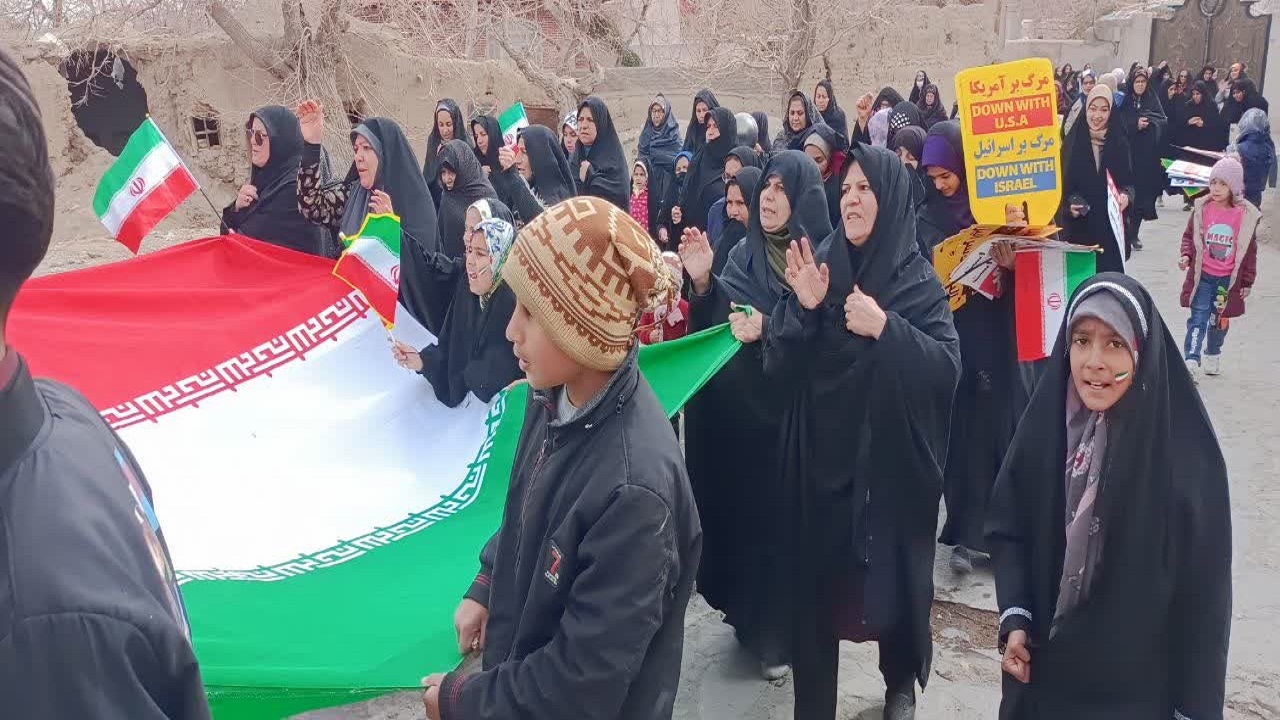 مردم همیشه در صحنه روستای نوفرست در ۲۲ بهمن ۱۴۰۲ حماسه آفریدند + تصاویر
