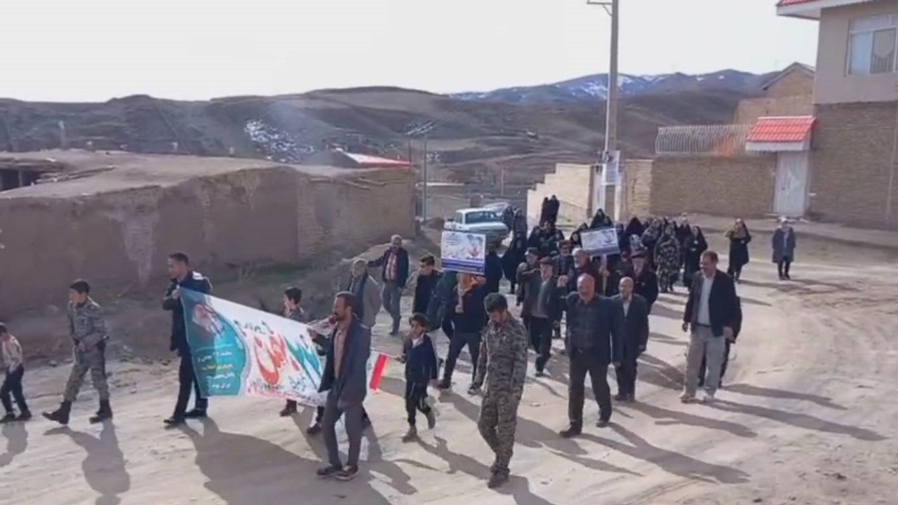 گوشه‌هایی از مراسم یوم الله ۲۲ بهمن در روستای چنار گلبهار + فیلم