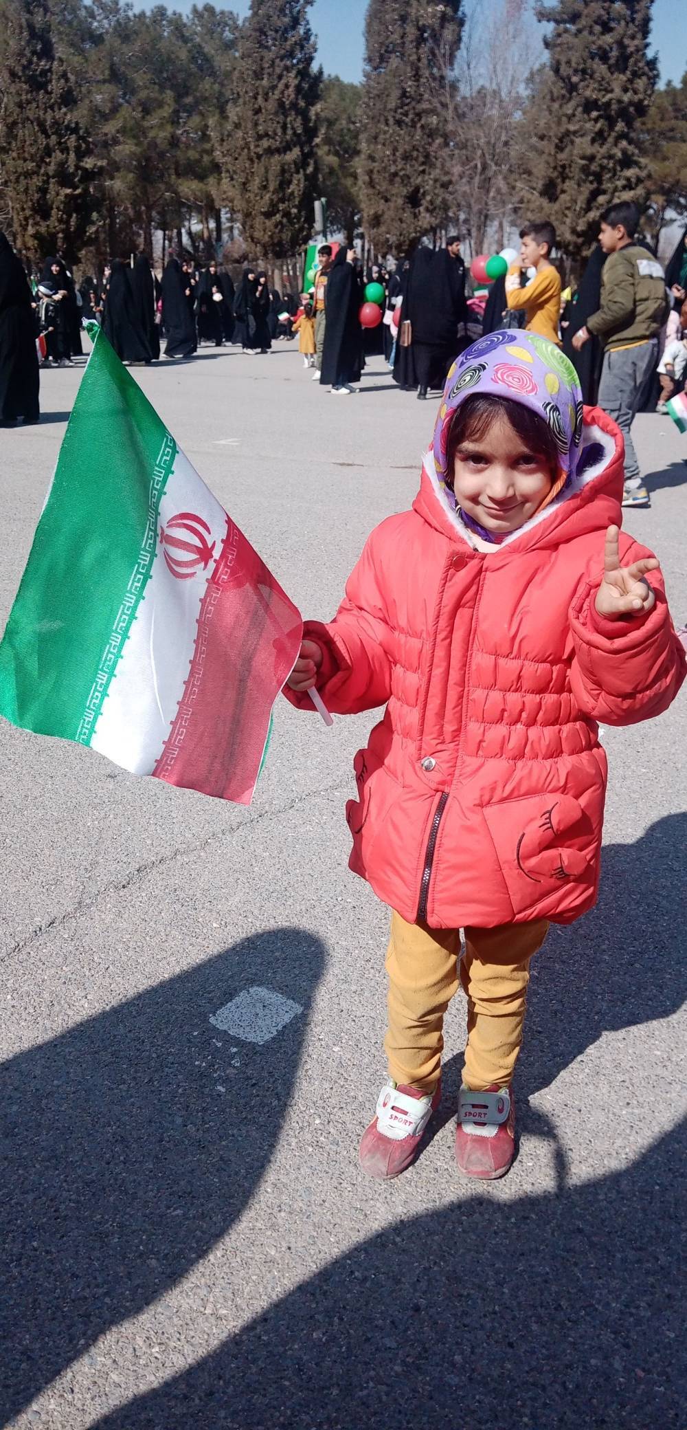 دختران کوچک در راهپیمایی