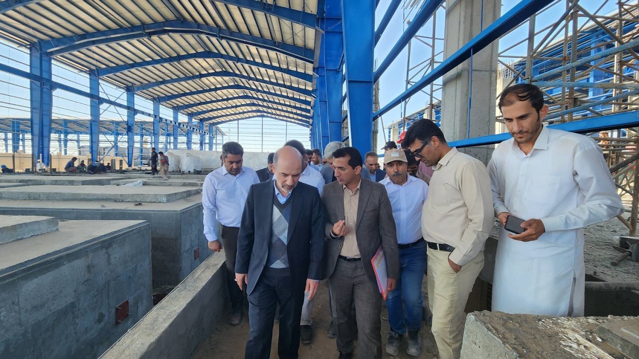 بازدید وزیر نیرو  از طرح‌های تامین آب اضطراری سیستان و زاهدان