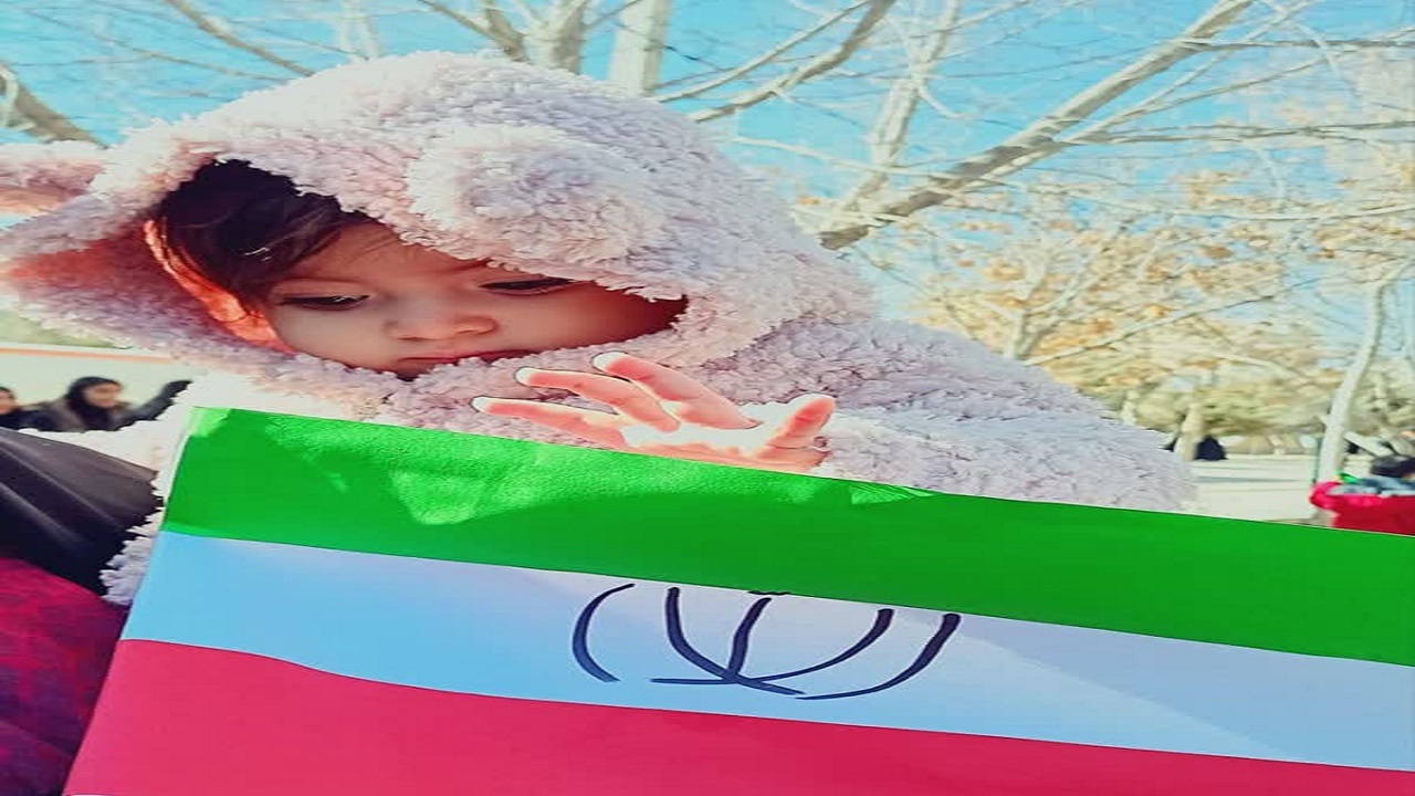 گوشه‌هایی از نقش آفرینی رزنی‌ها در مراسم یوم الله ۲۲ بهمن + تصاویر