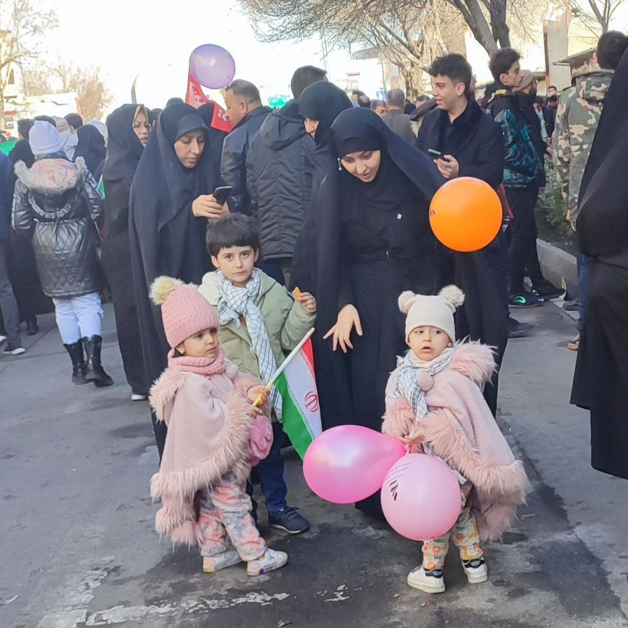 حضور کودکان باخانواده در راهپیمایی