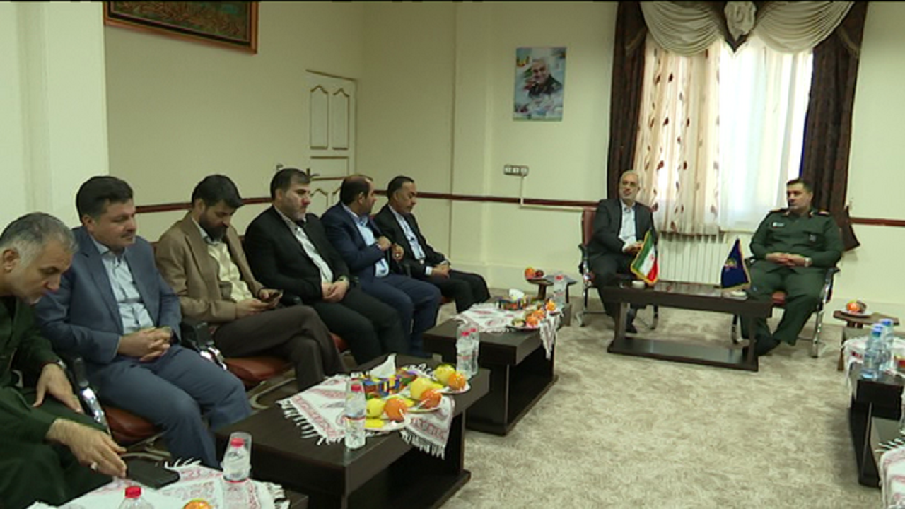 دیدار استاندار کرمان با فرمانده سپاه ثارالله به مناسبت روز پاسدار