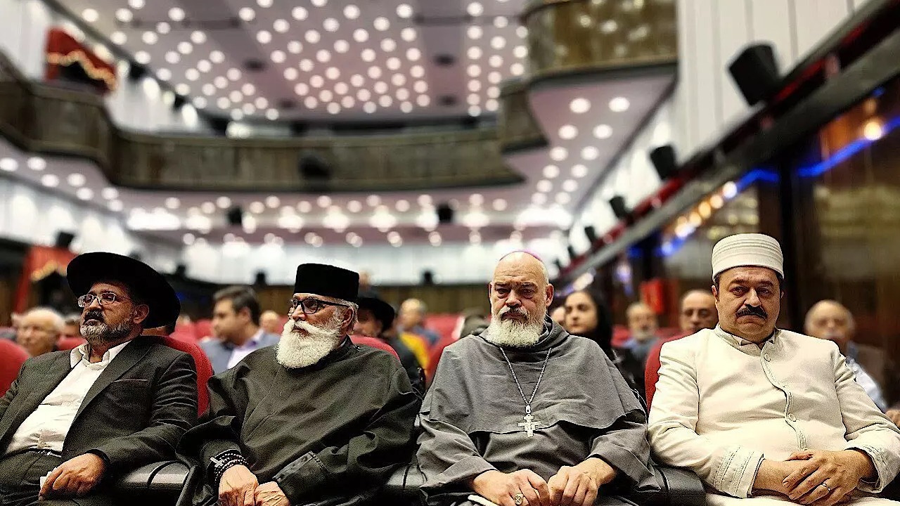 ایران خانه پیروان همه ادیان توحیدی است