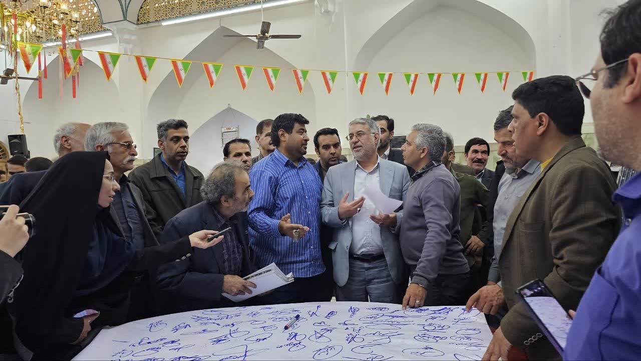 برپایی میز خدمت قضایی در امامزاده عبدالله بافق +عکس