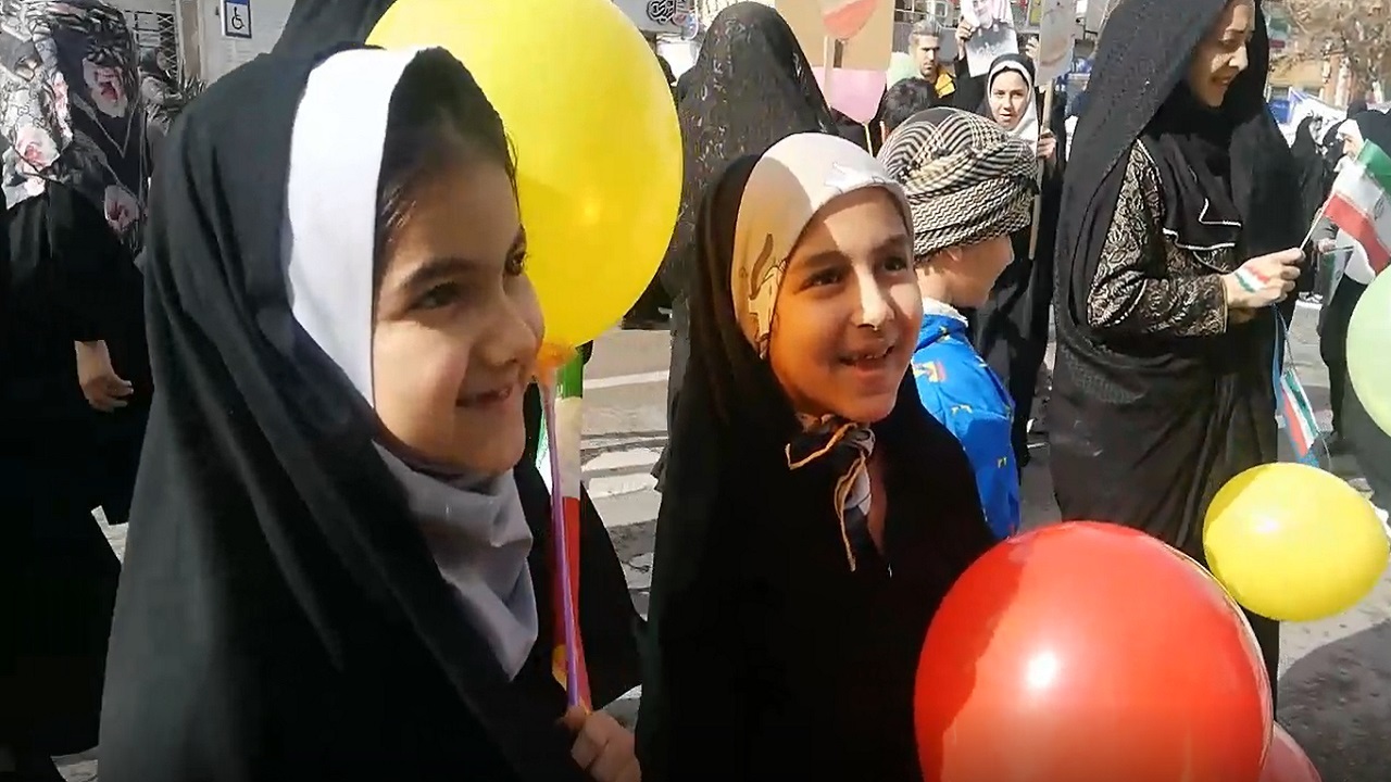 گزارشی از حضور دهه نودی‌ها در مراسم راهپیمایی ۲۲ بهمن ۱۴۰۲ نیشابور