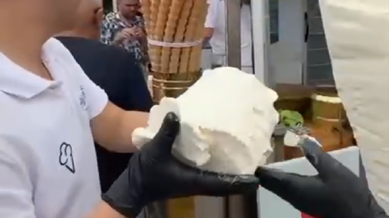 سرو بستنی به شکلی متفاوت + فیلم