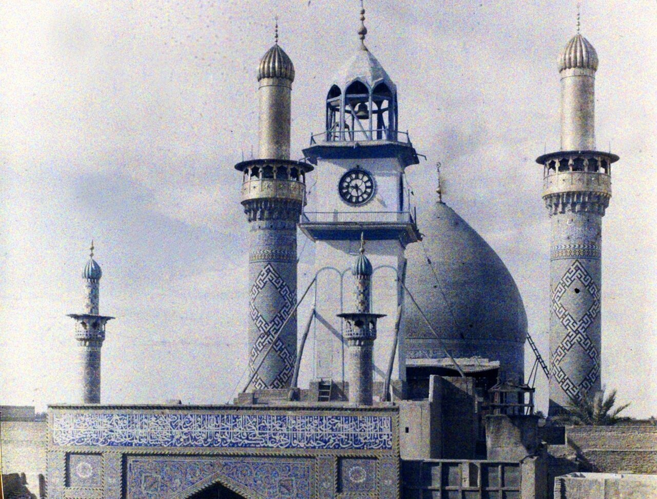 حرم مطهر حضرت ابوالفضل (ع) حرم مطهر حضرت ابوالفضل (ع)