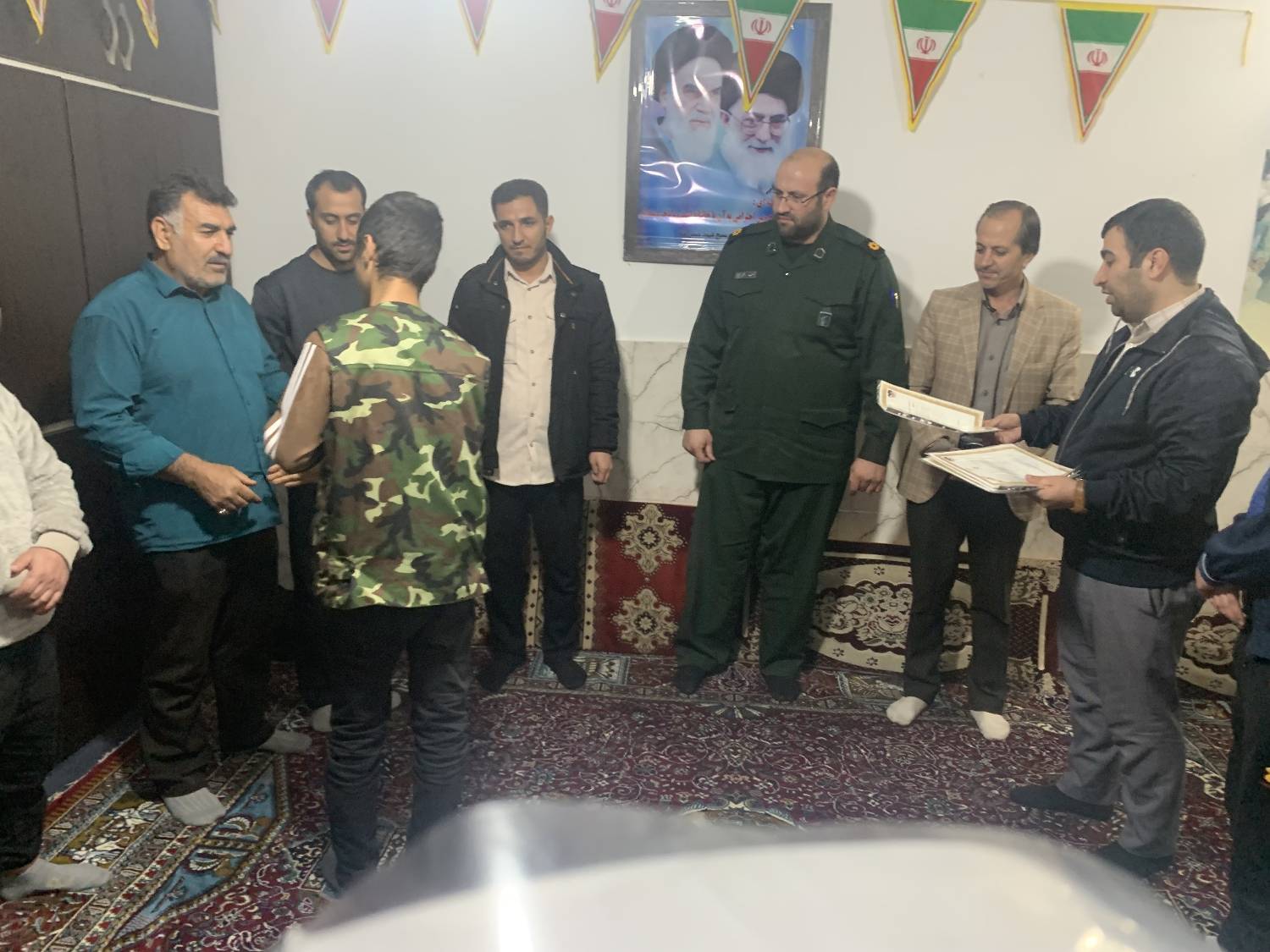 اهدای لوح تقدیر