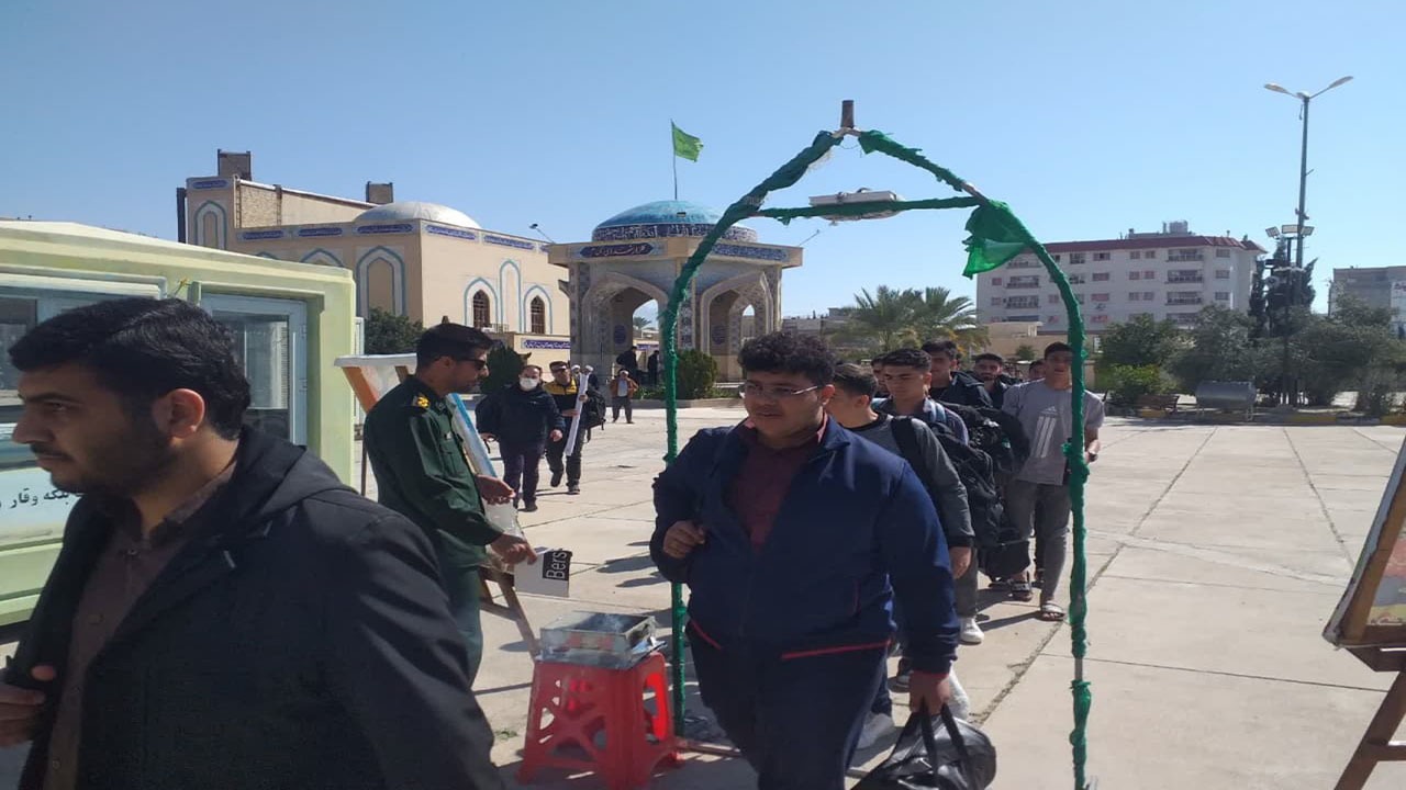 دانش آموزان کازرونی به مناطق عملیاتی جنوب اعزام شدند