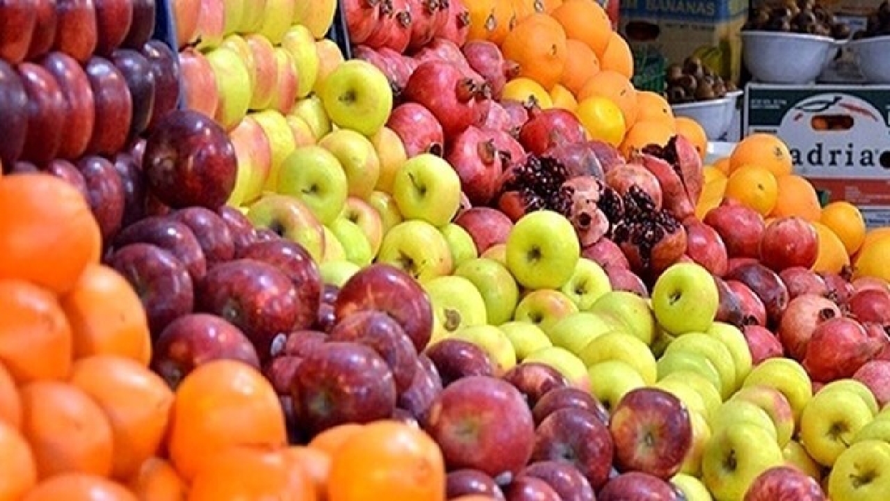 ذخیره سازی  میوه شب عید در گیلان