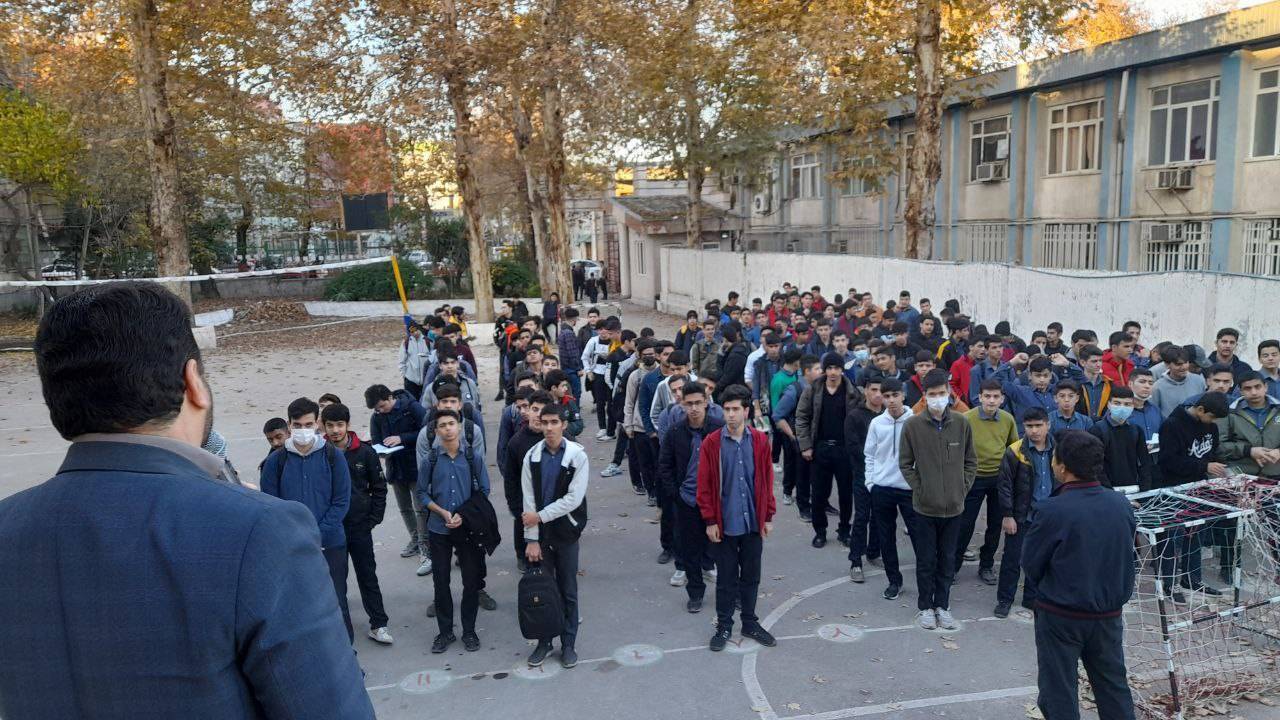 دانش آموزان دبیرستانی