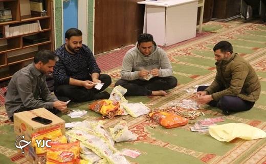 اهدای گل به زائران در کربلا به همت مهردشتی ها+عکس و فیلم
